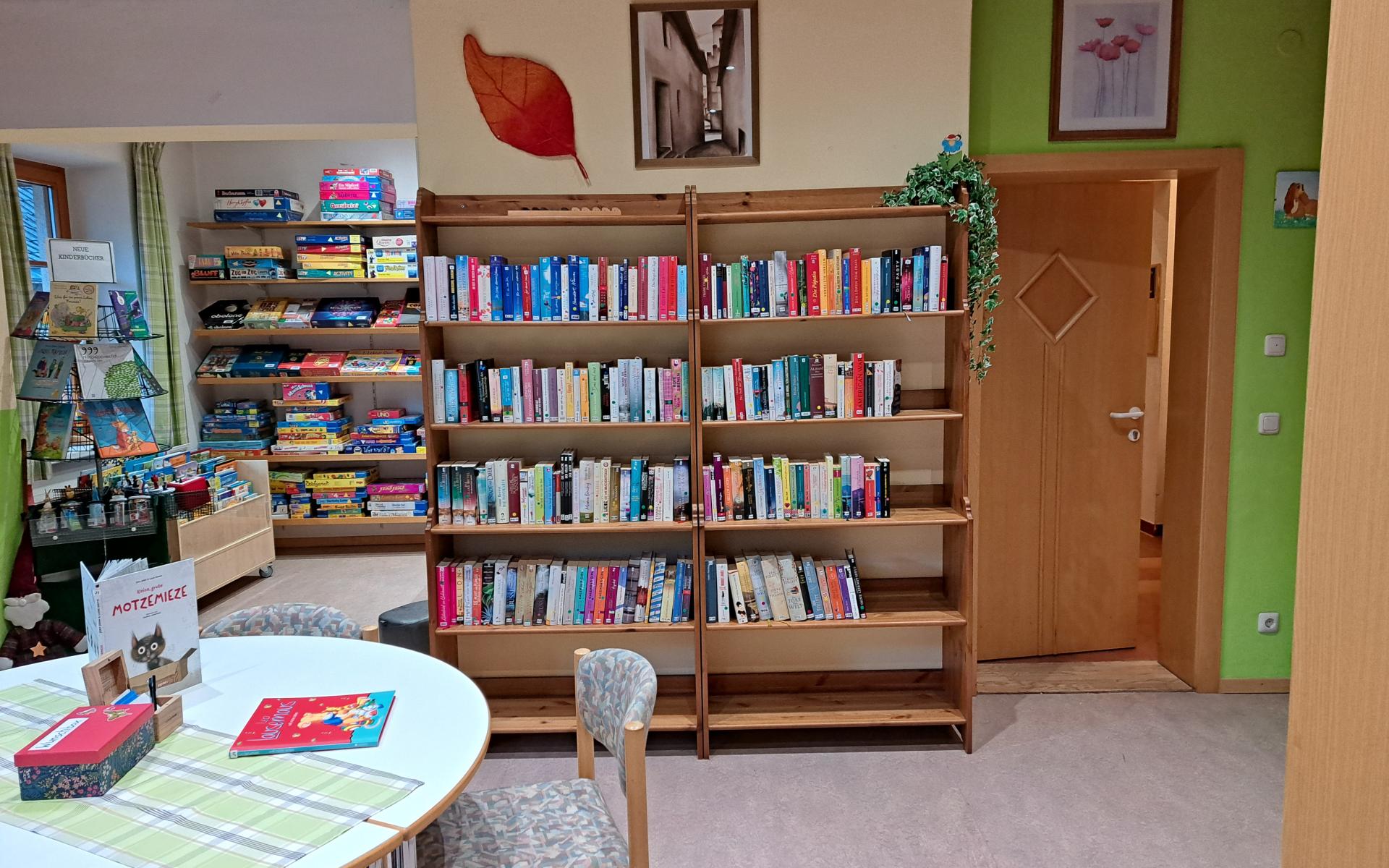 Innenansicht der Bücherei Matrei